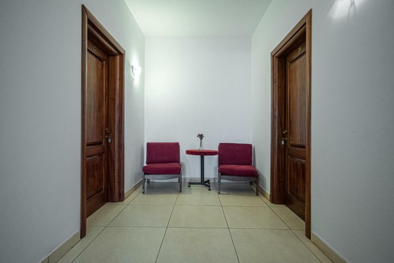 La Papu Si Maia Hotel Ефорие Суд Екстериор снимка